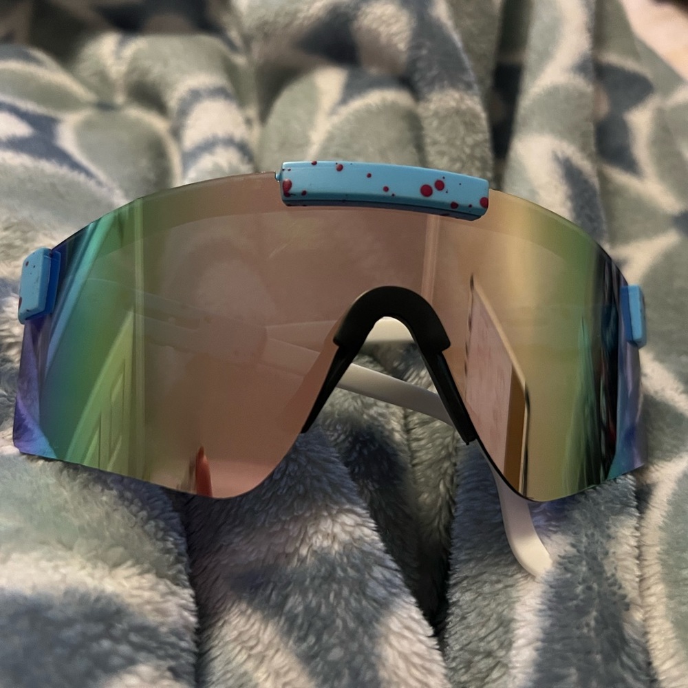 Put viper sunglasses look alike